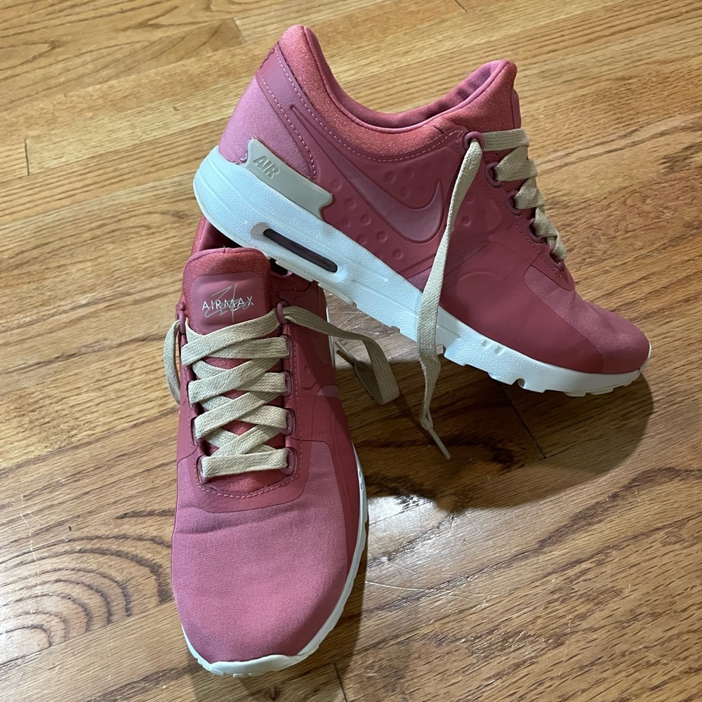 Pink Air Max - Picture 2 of 3